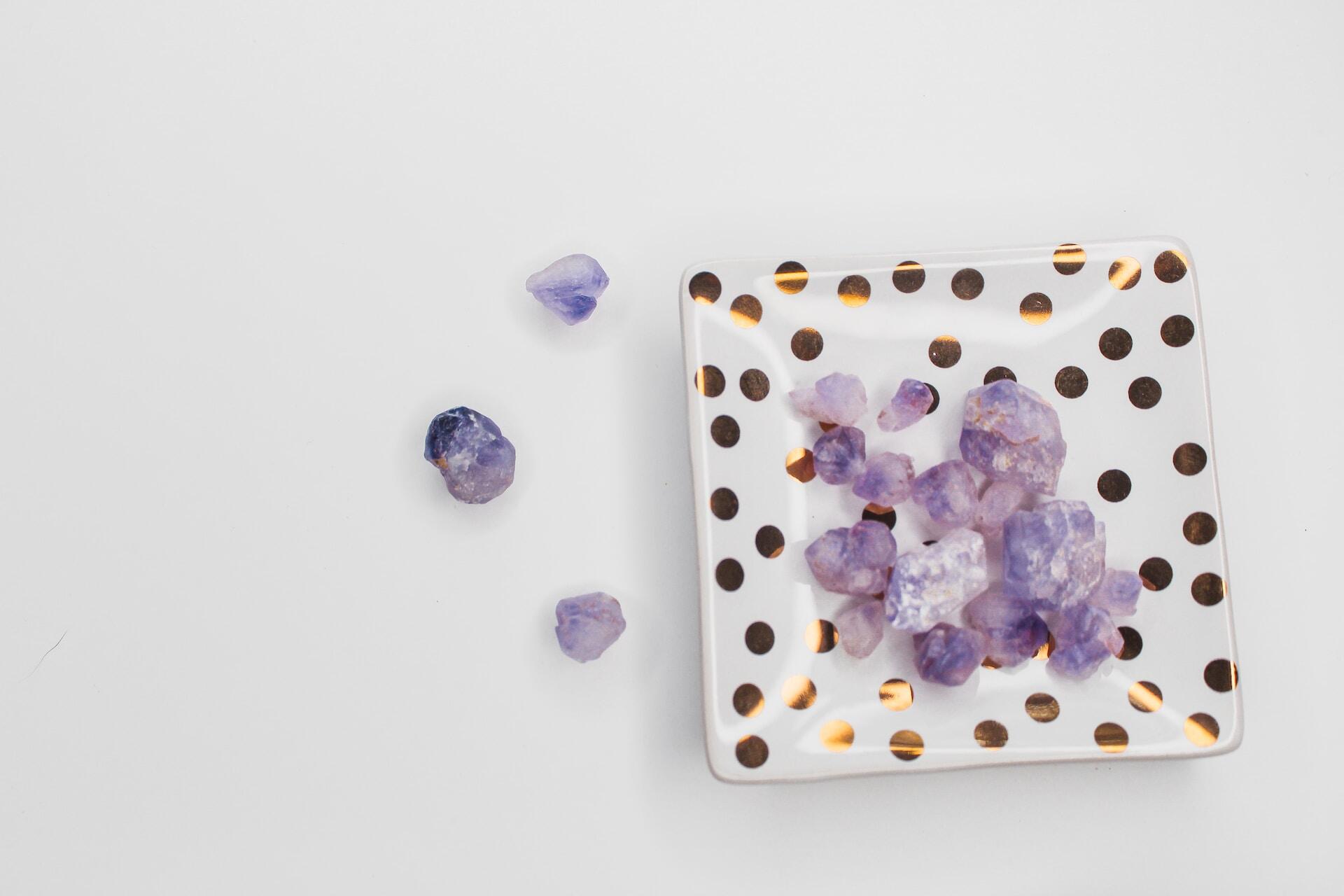 5 raisons pour lesquelles nous aimons les pierres précieuses de couleu –  Fenton